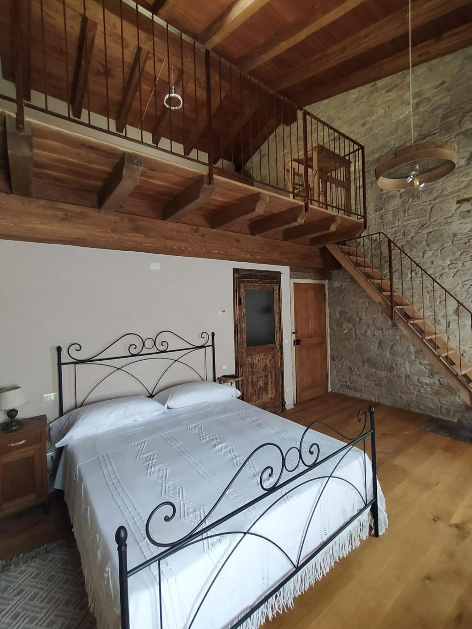 فندق La Casa Di Lillia كاستلنوفو ني مونتي المظهر الخارجي الصورة